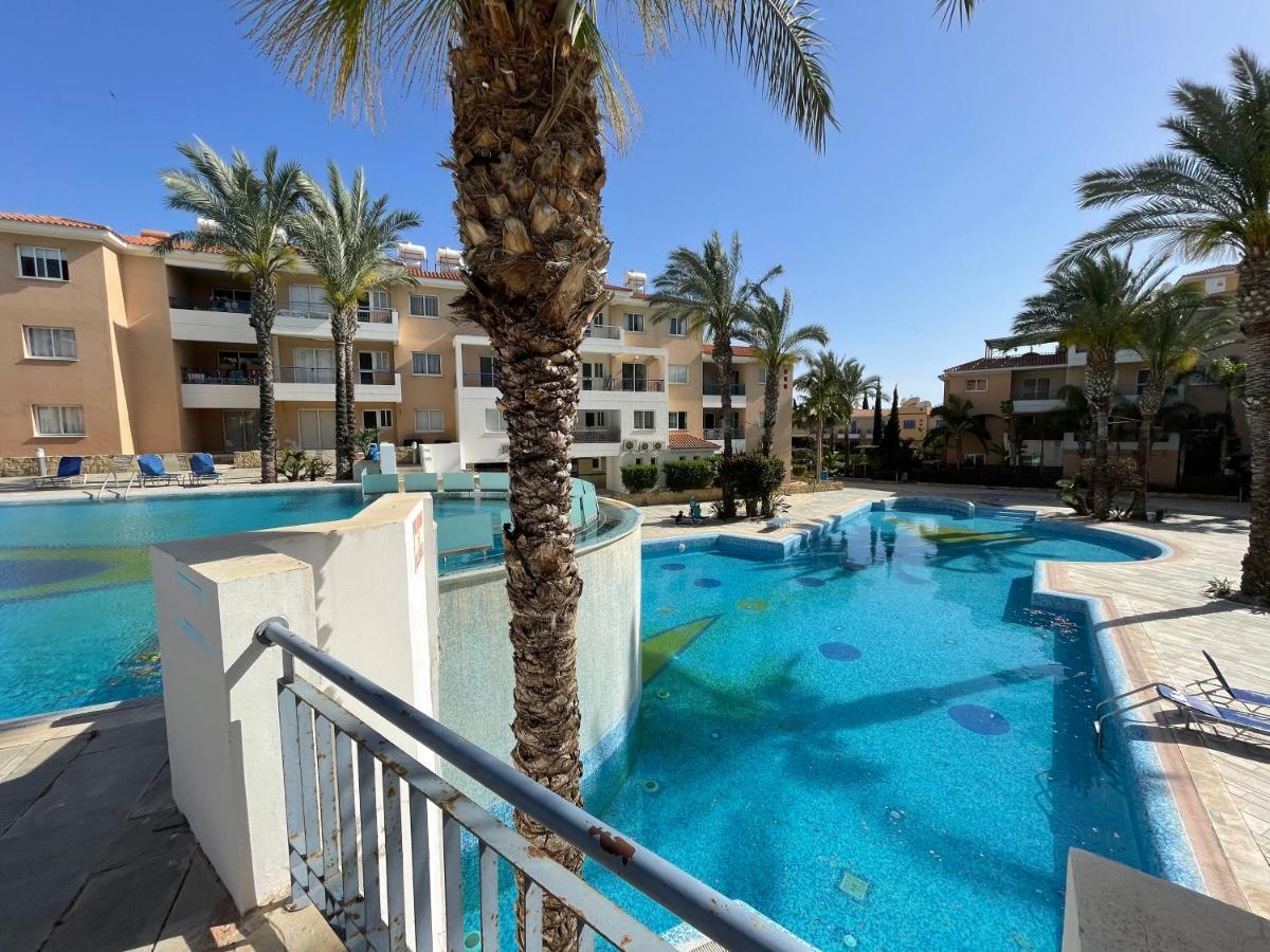 Iris Village Grand Apartment Paphos Esterno foto