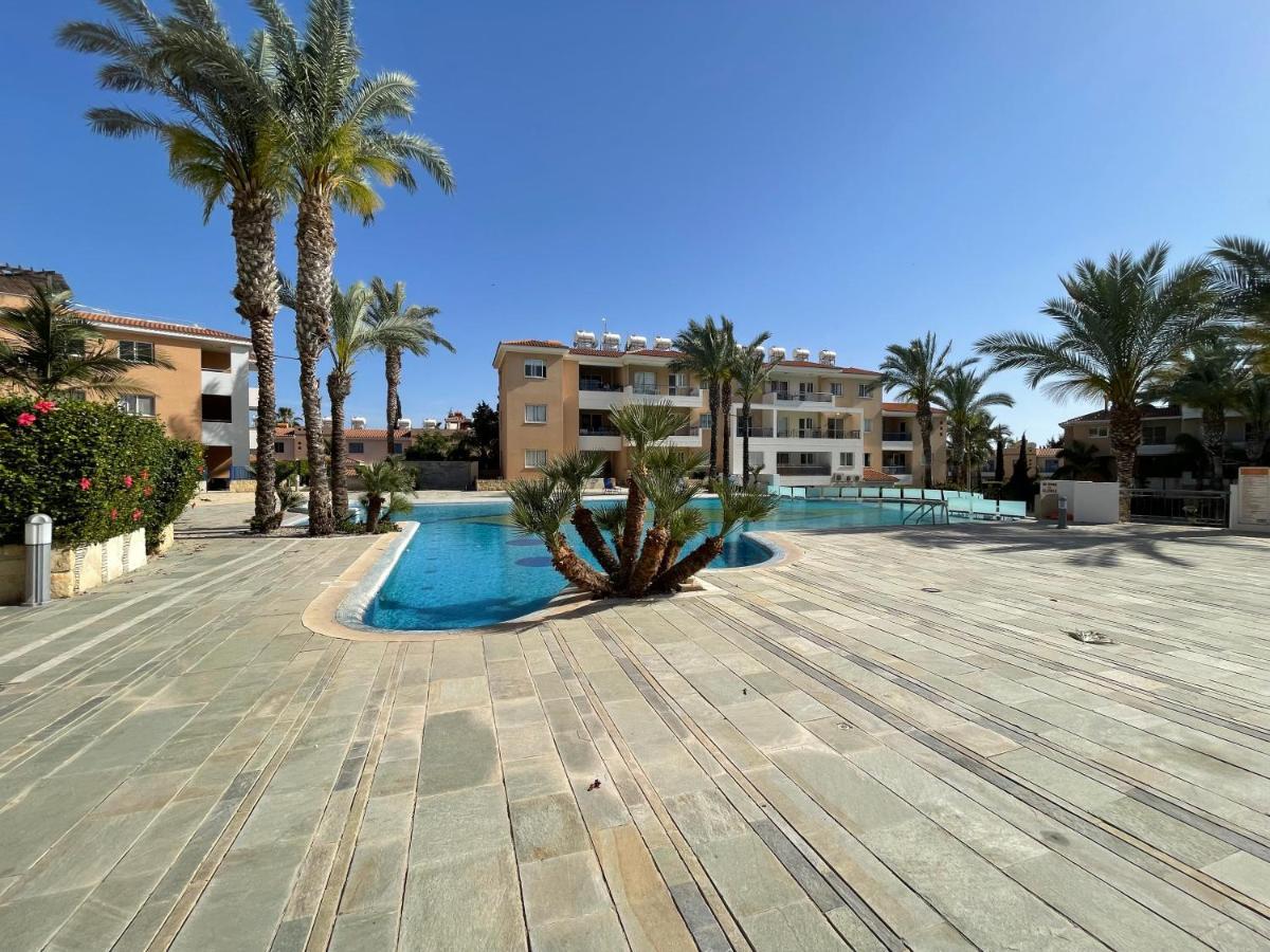 Iris Village Grand Apartment Paphos Esterno foto