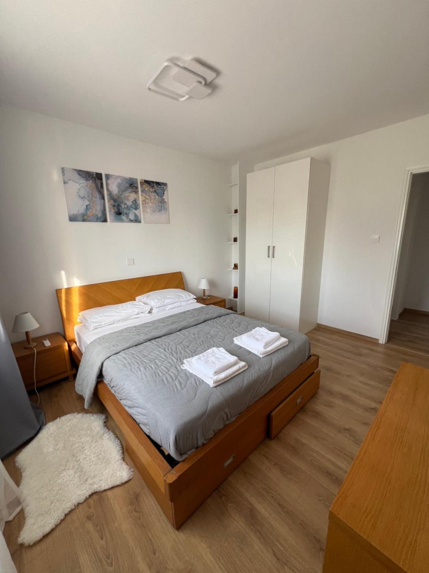 Iris Village Grand Apartment Paphos Esterno foto