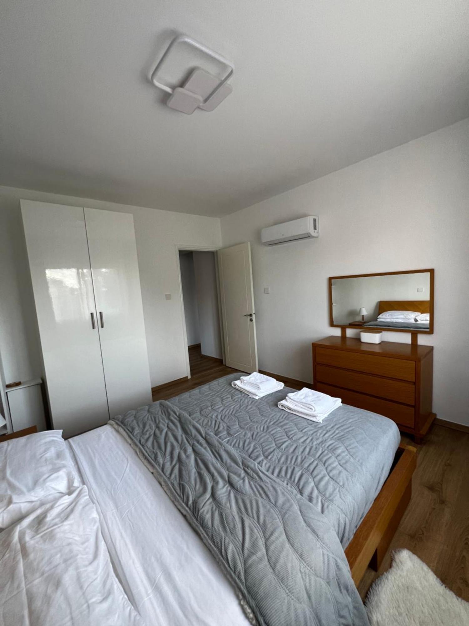 Iris Village Grand Apartment Paphos Esterno foto